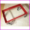 W�zek - podwozie 50x33cm pod skrzynki, ko�a pe�ne fi 125 mm, 4 obrotowe w tym 2 z hamulcem, kolor ��ty Ral 1023, no�no�� 170 kg, zestawy obrotowe z hamulcami po przek�tnej w�zka